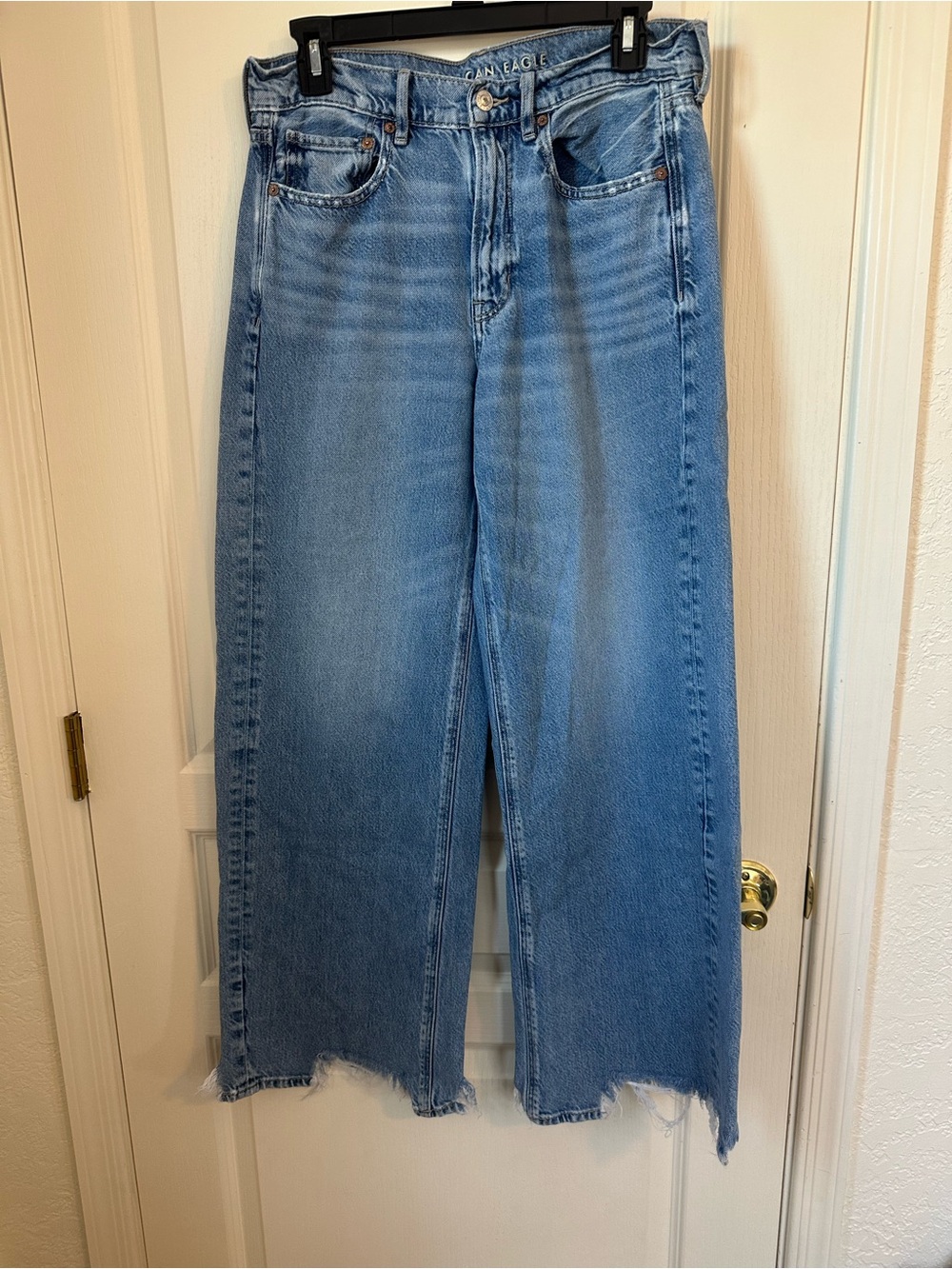 American Eagle Outfitters Medium Wash Wide-Leg Frayed Hem Jeans